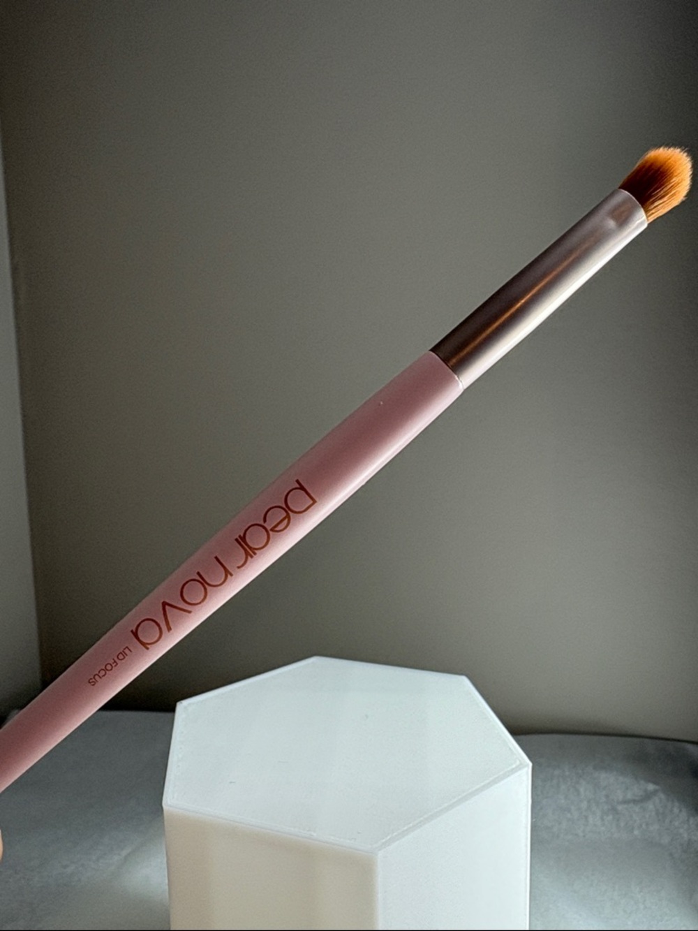 3/$25 Pear Nova, Lid Focus Eyeshadow Brush Full Size Makeup Brush BNIB
